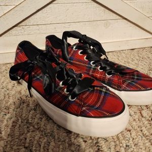 Red Plaid Cushion Walk by Avon Size 9 Shoes